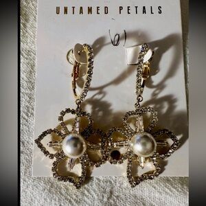 Untamed Petals NWT Pearl and Crystal Flower Drop Statement Earrings